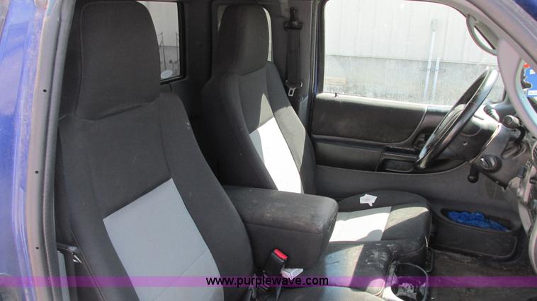 image for item G9153 2004 Ford Ranger XLT SuperCab pickup truck