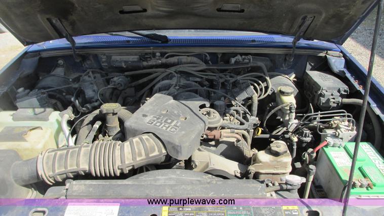 image for item G9153 2004 Ford Ranger XLT SuperCab pickup truck