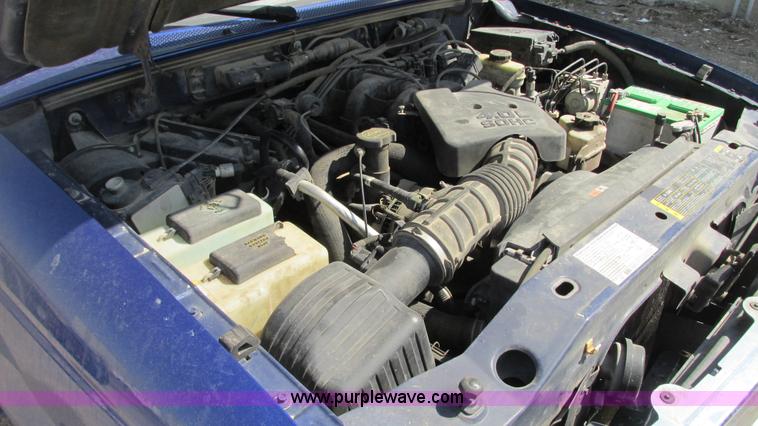 image for item G9153 2004 Ford Ranger XLT SuperCab pickup truck