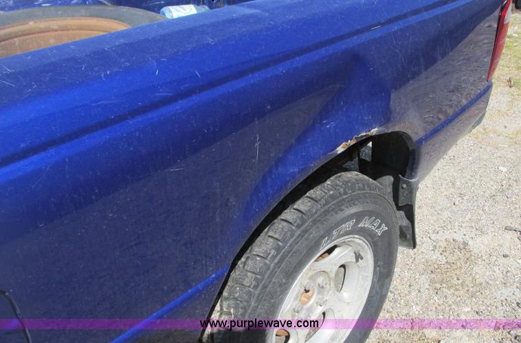 image for item G9153 2004 Ford Ranger XLT SuperCab pickup truck