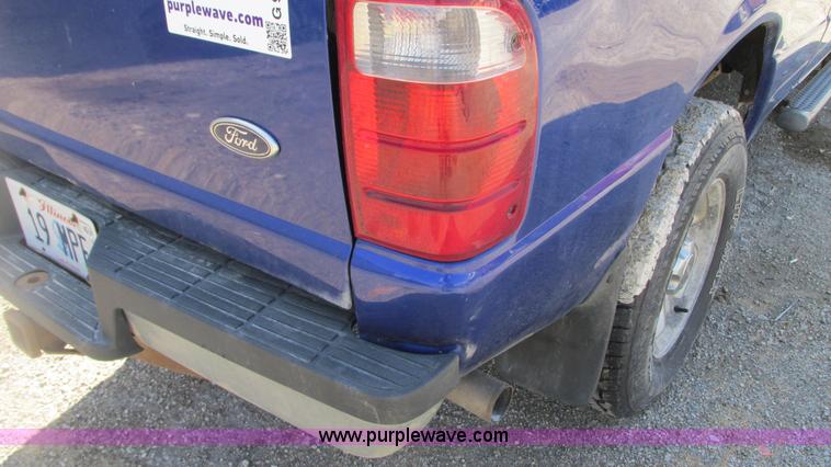 image for item G9153 2004 Ford Ranger XLT SuperCab pickup truck