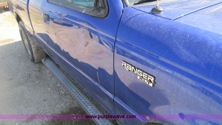 image for item G9153 2004 Ford Ranger XLT SuperCab pickup truck