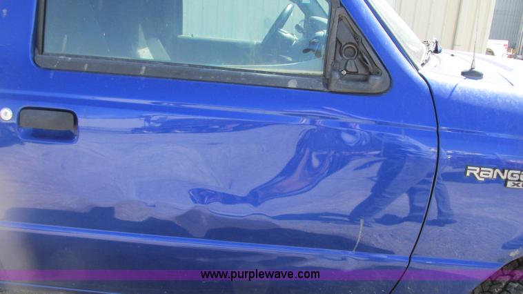 image for item G9153 2004 Ford Ranger XLT SuperCab pickup truck