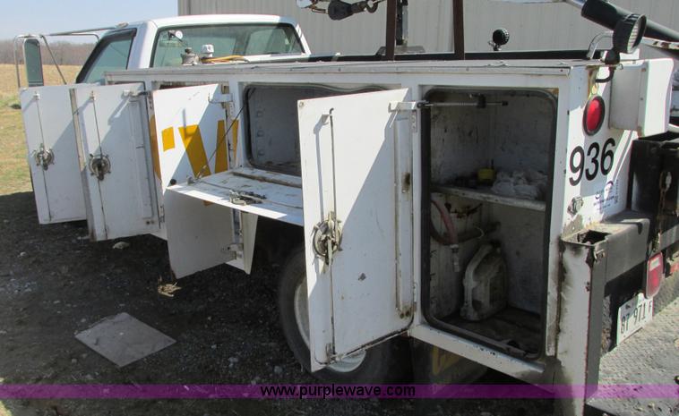 image for item G9154 1997 Chevrolet Cheyenne 3500HD service truck