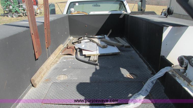 image for item G9154 1997 Chevrolet Cheyenne 3500HD service truck