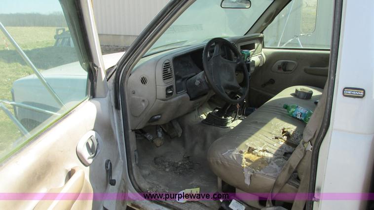 image for item G9154 1997 Chevrolet Cheyenne 3500HD service truck