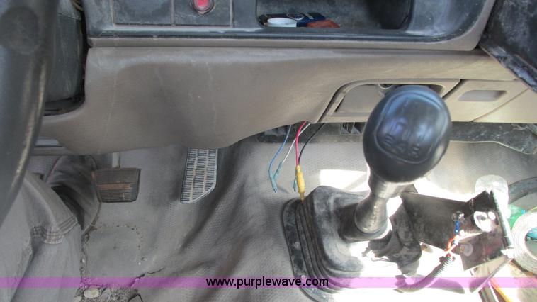 image for item G9154 1997 Chevrolet Cheyenne 3500HD service truck