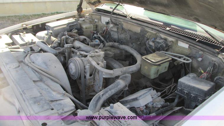 image for item G9154 1997 Chevrolet Cheyenne 3500HD service truck