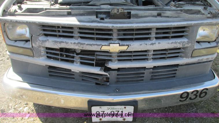 image for item G9154 1997 Chevrolet Cheyenne 3500HD service truck