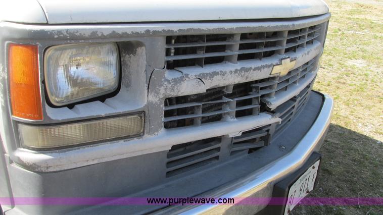 image for item G9154 1997 Chevrolet Cheyenne 3500HD service truck