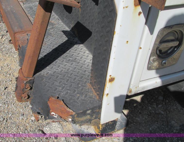 image for item G9154 1997 Chevrolet Cheyenne 3500HD service truck