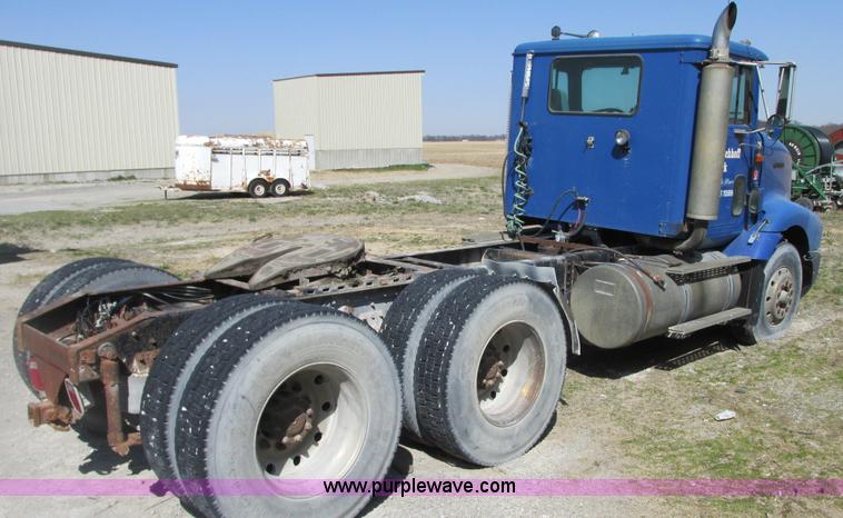 image for item G9155 1994 International 9200 semi truck