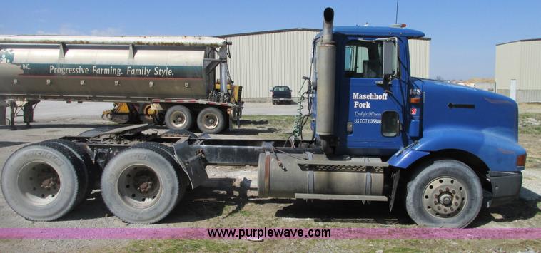 image for item G9155 1994 International 9200 semi truck