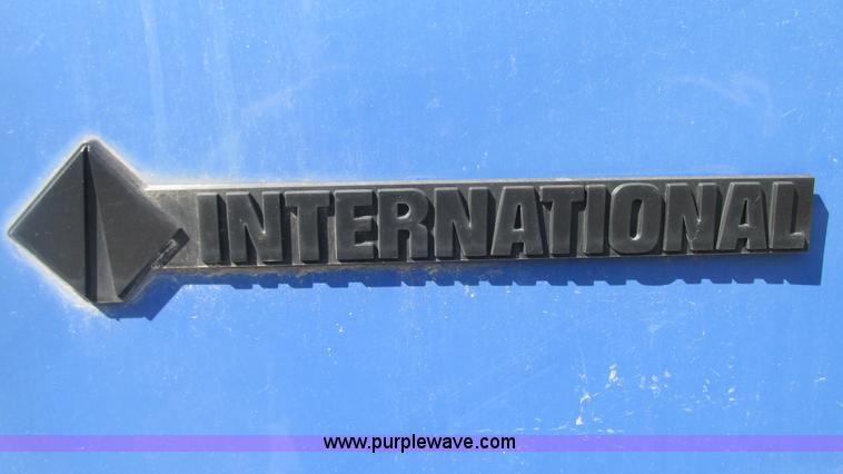 image for item G9155 1994 International 9200 semi truck