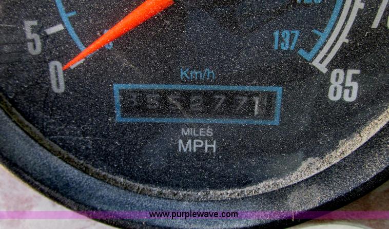 image for item G9155 1994 International 9200 semi truck