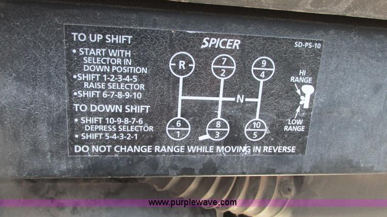 image for item G9155 1994 International 9200 semi truck