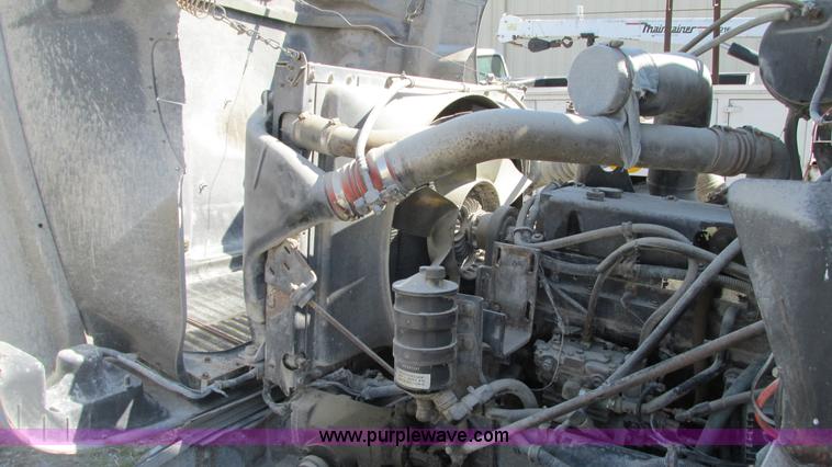 image for item G9155 1994 International 9200 semi truck