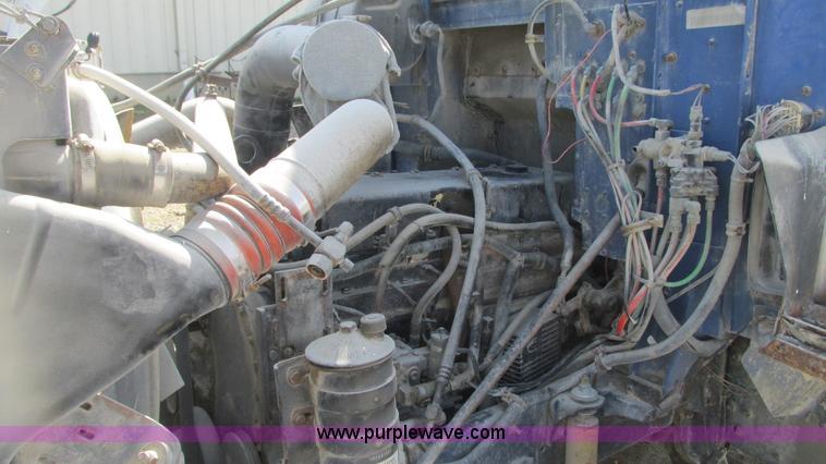 image for item G9155 1994 International 9200 semi truck