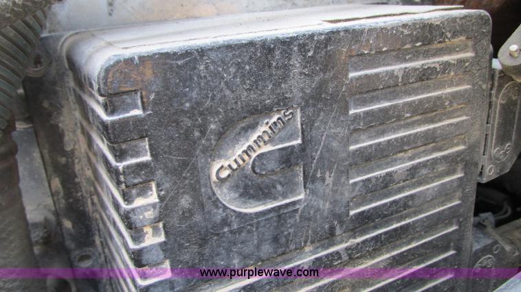 image for item G9155 1994 International 9200 semi truck