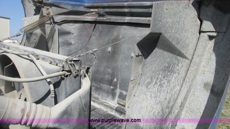 image for item G9155 1994 International 9200 semi truck