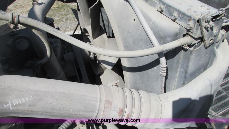 image for item G9155 1994 International 9200 semi truck