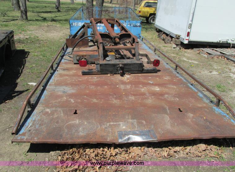 image for item G9326 Roll back wrecker truck bed