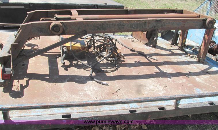 image for item G9326 Roll back wrecker truck bed