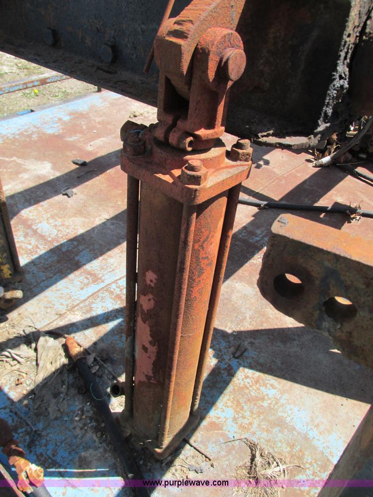 image for item G9326 Roll back wrecker truck bed