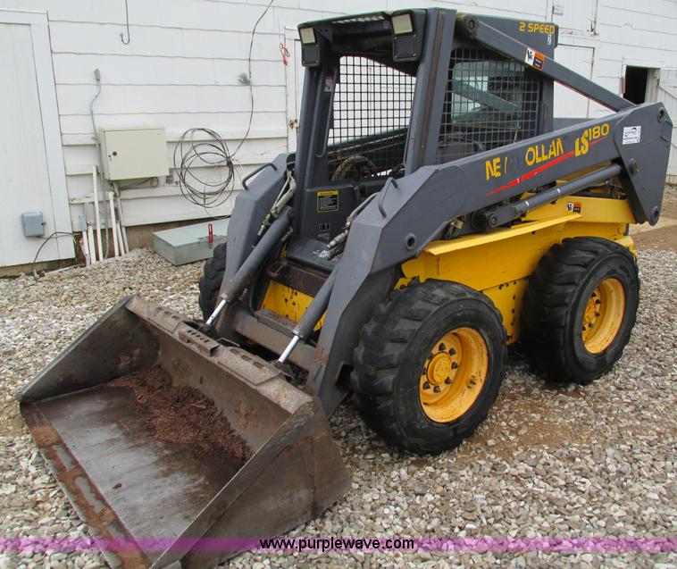 image for item G9334 2000 New Holland LS180 skid steer