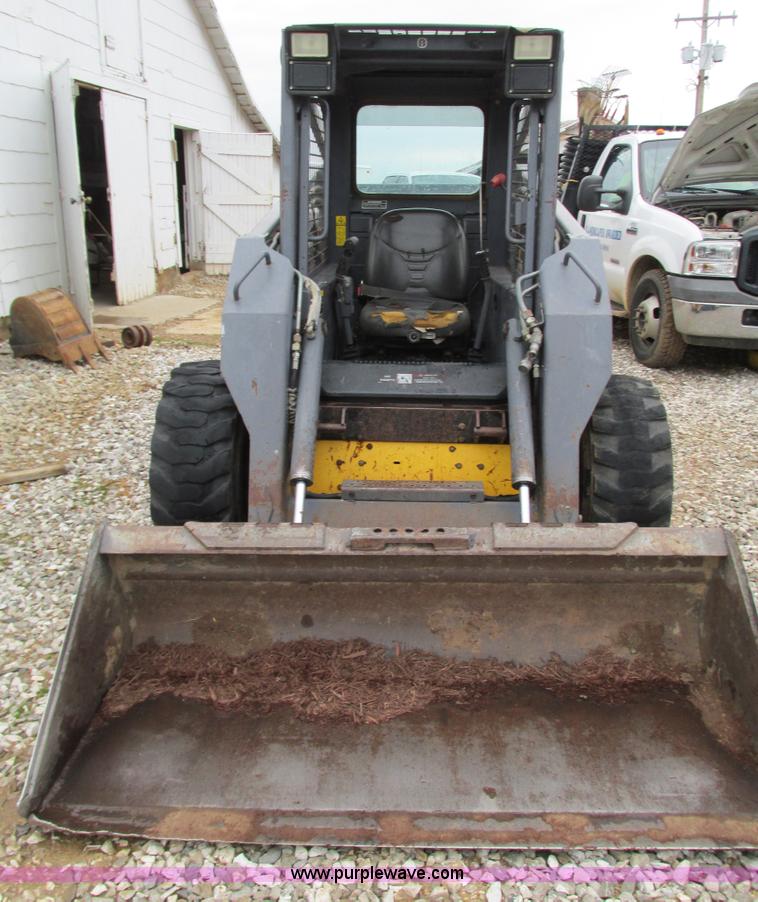 image for item G9334 2000 New Holland LS180 skid steer
