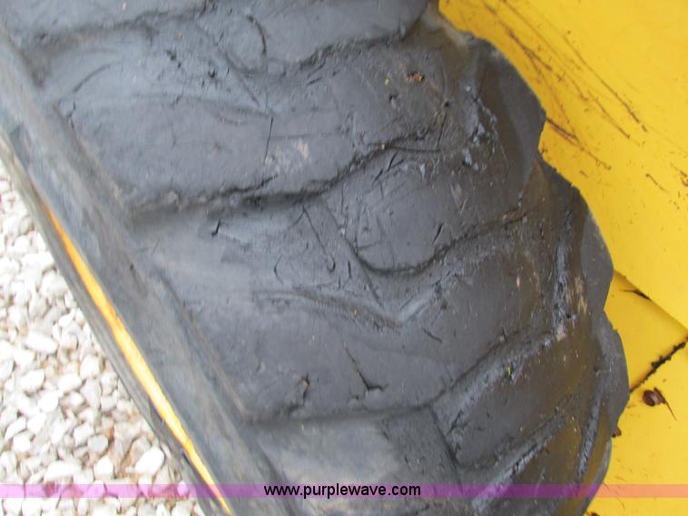 image for item G9334 2000 New Holland LS180 skid steer