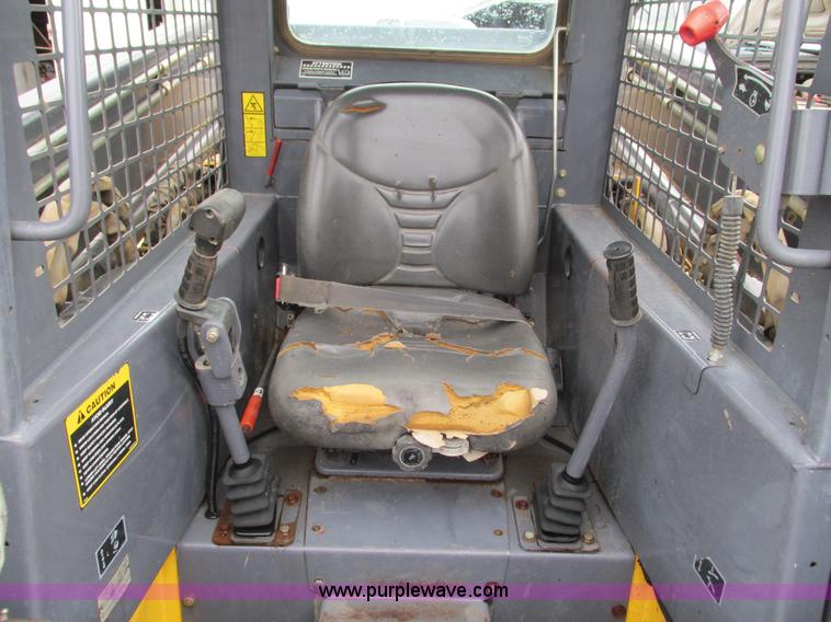 image for item G9334 2000 New Holland LS180 skid steer