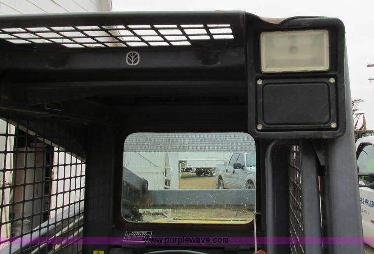 image for item G9334 2000 New Holland LS180 skid steer