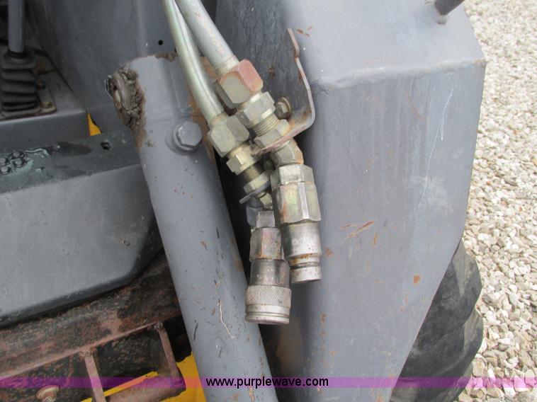 image for item G9334 2000 New Holland LS180 skid steer