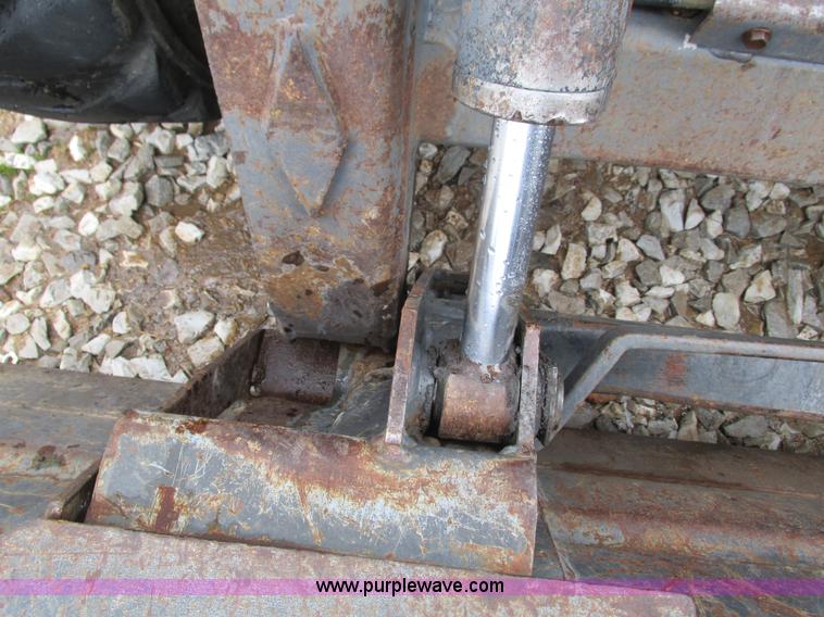 image for item G9334 2000 New Holland LS180 skid steer