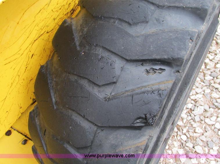 image for item G9334 2000 New Holland LS180 skid steer