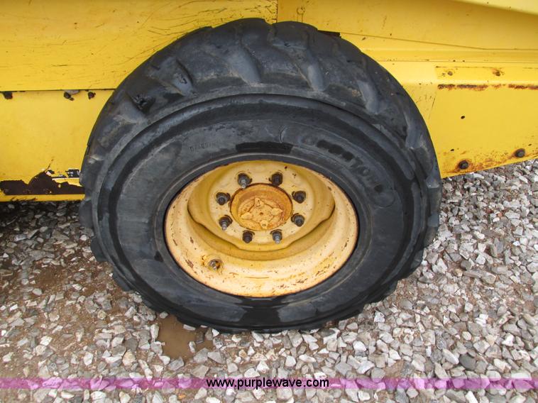 image for item G9334 2000 New Holland LS180 skid steer