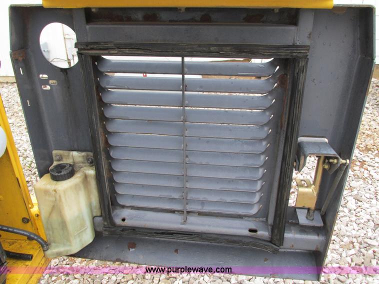 image for item G9334 2000 New Holland LS180 skid steer