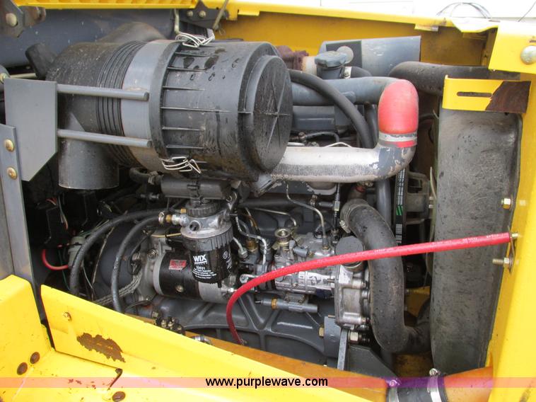 image for item G9334 2000 New Holland LS180 skid steer