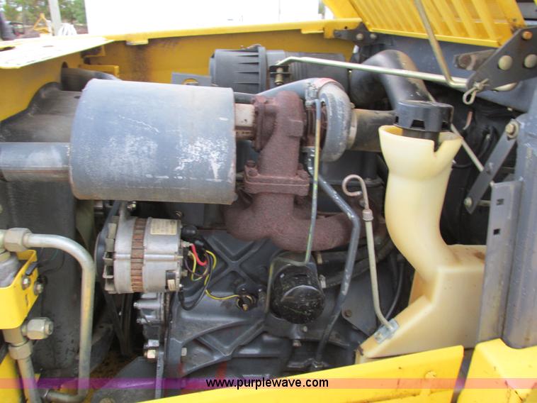 image for item G9334 2000 New Holland LS180 skid steer