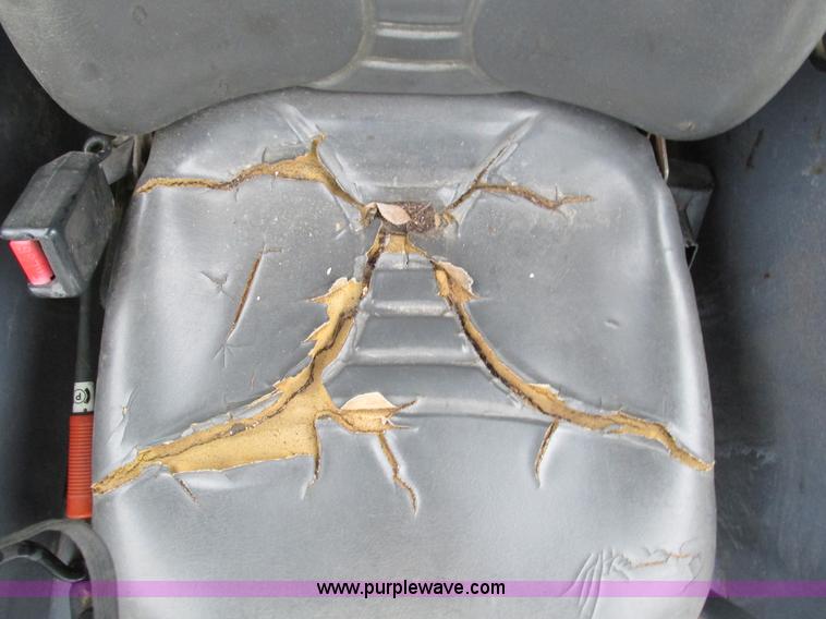 image for item G9334 2000 New Holland LS180 skid steer