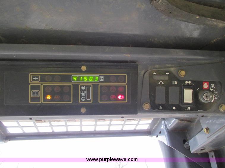 image for item G9334 2000 New Holland LS180 skid steer