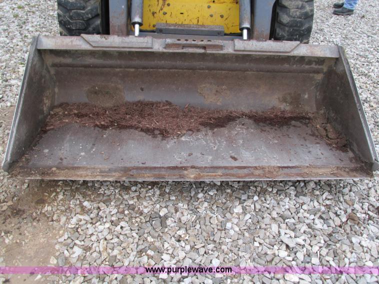 image for item G9334 2000 New Holland LS180 skid steer