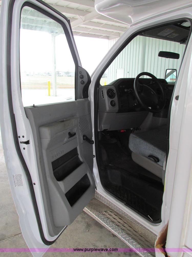 image for item G9336 2013 Ford E450 transit vehicle