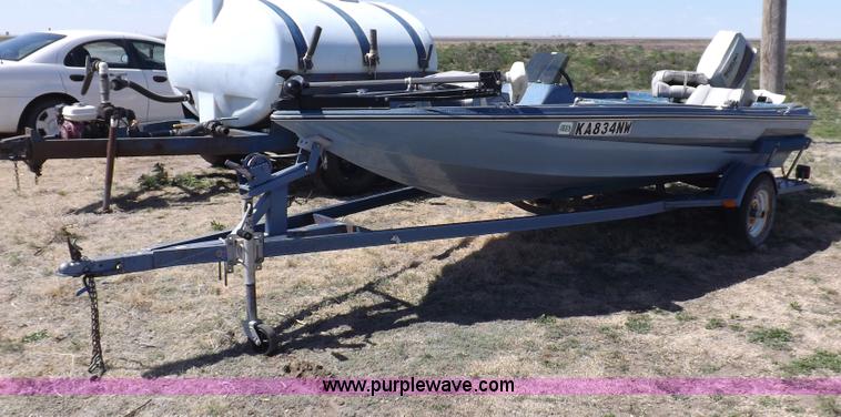 image for item H1955 1986 Ebb Tide Dyna Trac boat
