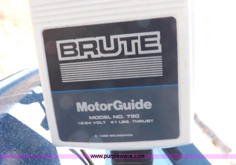 image for item H1955 1986 Ebb Tide Dyna Trac boat