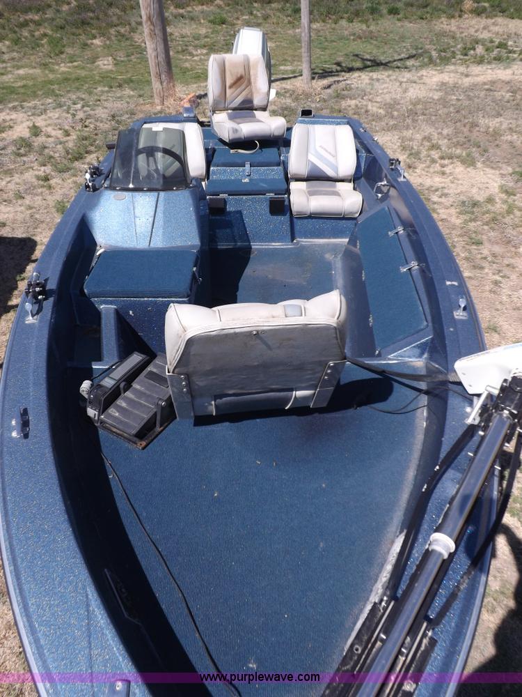 image for item H1955 1986 Ebb Tide Dyna Trac boat