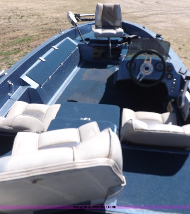 image for item H1955 1986 Ebb Tide Dyna Trac boat