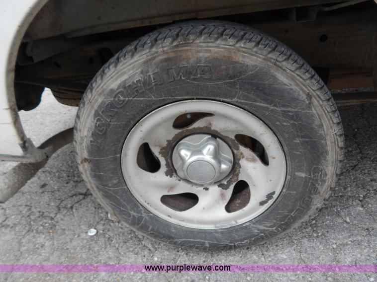 image for item H3472 1998 Ford F150 pickup truck