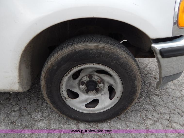image for item H3472 1998 Ford F150 pickup truck